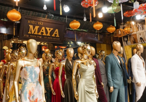 Should I Bring a Photo or Let the Tailor Design My Suit? 